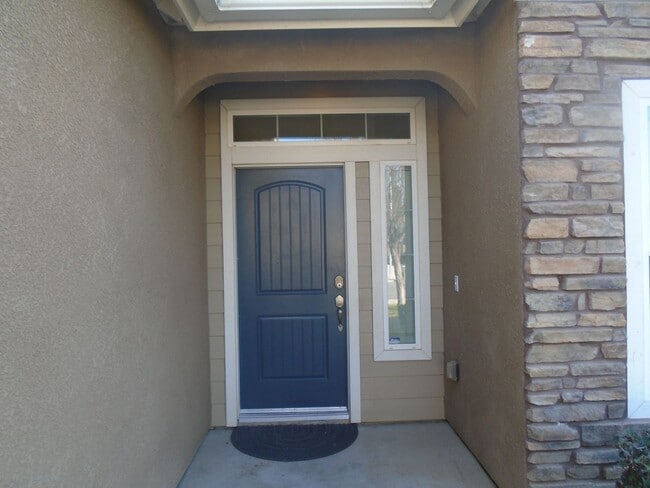 Building Photo - SOLAR......GORGEOUS---3 BEDROOMS PLUS AN OFFICE !!!