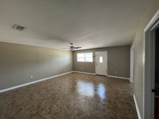 Building Photo - 4334 Eileen St