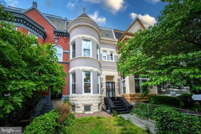 Building Photo - 136 R St NE