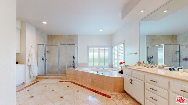 Building Photo - 4950 Densmore Ave