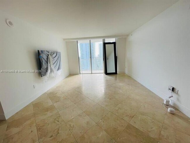 Building Photo - 1155 Brickell Bay Dr