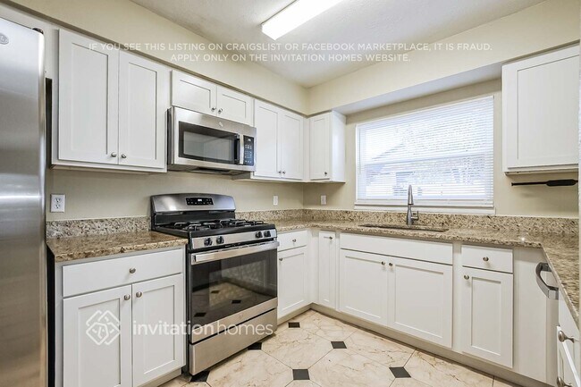 Building Photo - 9 N Aurora Dr