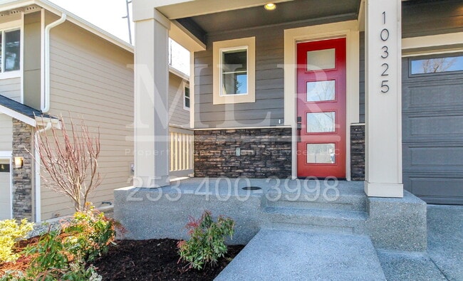 Building Photo - Nearly New Scenic Hill Home with Spacious ...