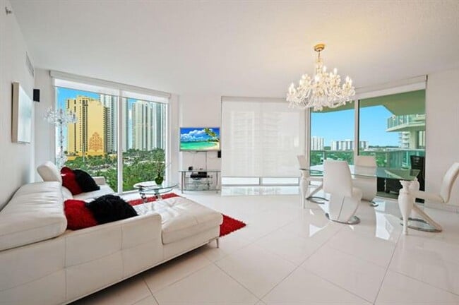 Building Photo - 200 Sunny Isles Blvd