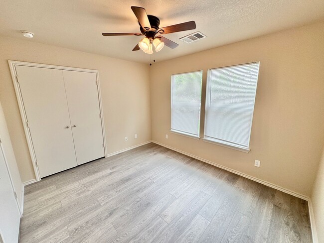 Building Photo - Updated 4 Bed 2.5 Bath Home - Close to TWU!