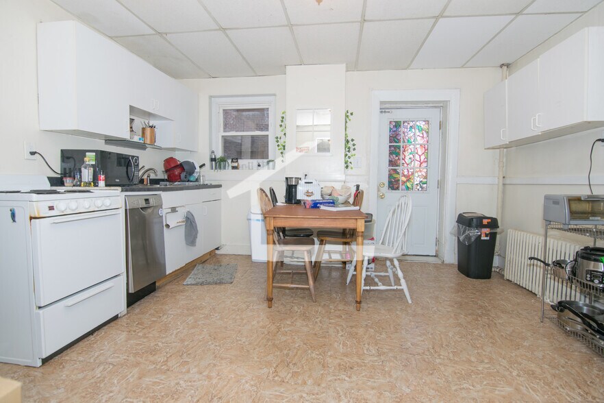 Building Photo - 212 Hemenway St