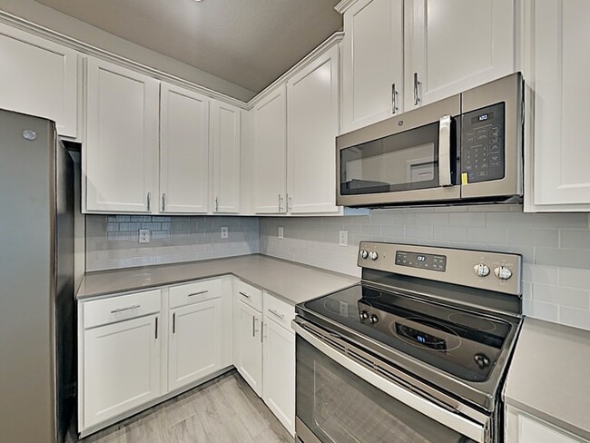 Building Photo - 9372 Tecumseh Dr