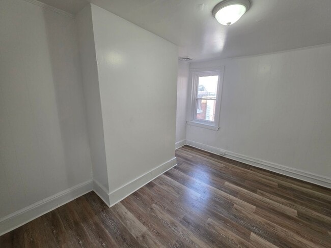 Building Photo - 1615 Lancaster Ave