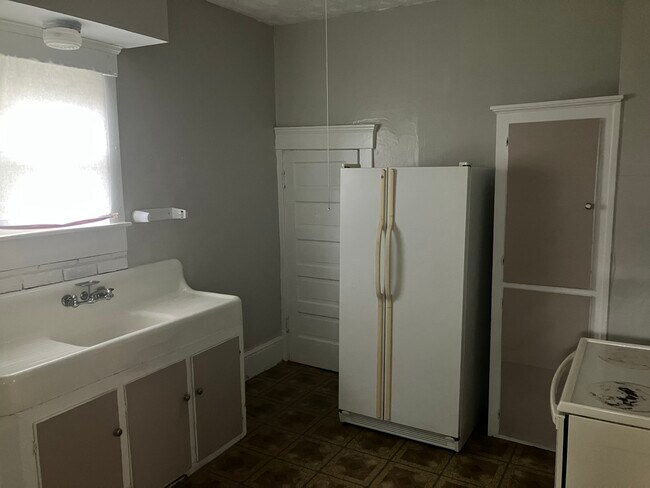 Building Photo - 1022 23rd St NW