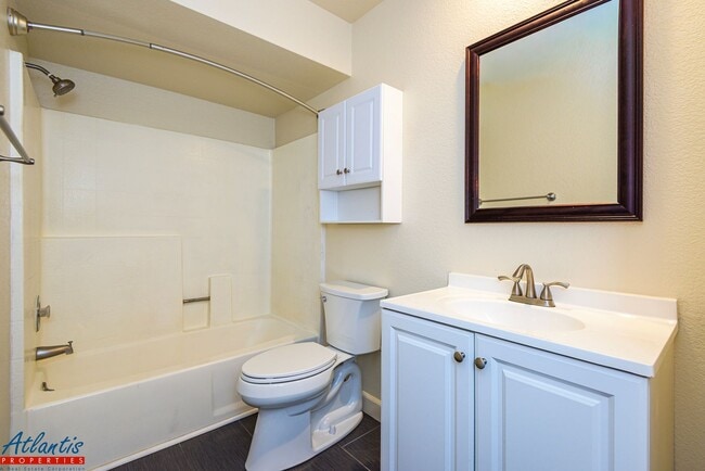 Building Photo - Lovely Townhouse | Resort-Style Community