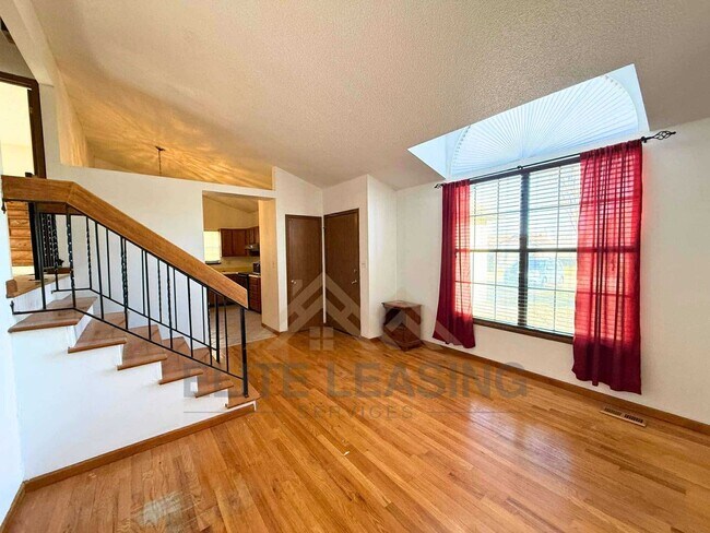 Building Photo - 5611 SW 36th Terrace
