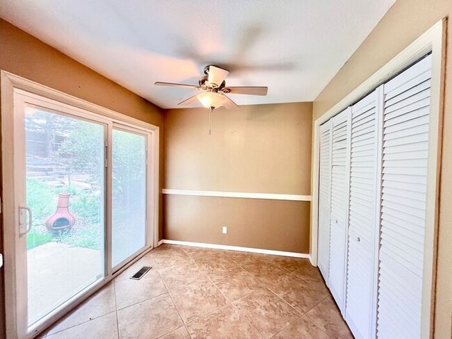 Building Photo - Charming Cottage-Style Ranch with Private ...