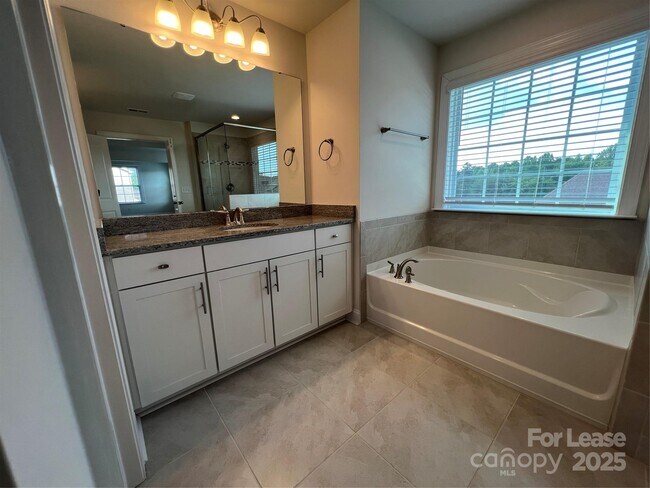 Building Photo - 196 Longleaf Dr