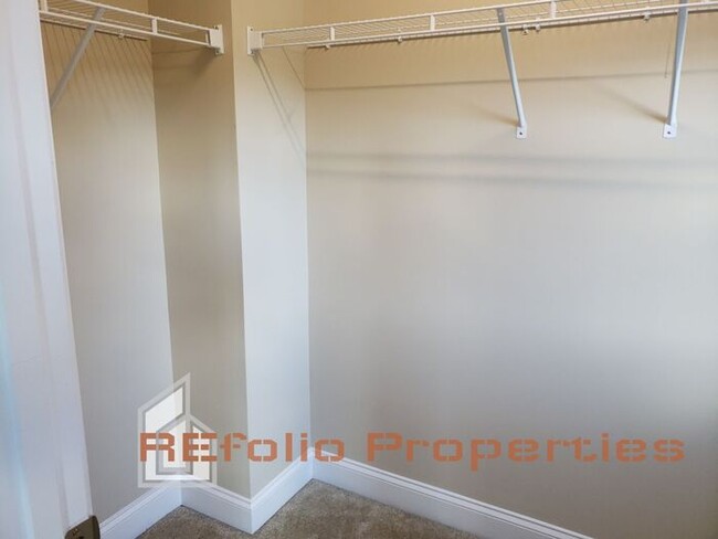 Building Photo - Lovely 3 Story 3 Bedroom 3.5 Bath 1 Car-Ga...
