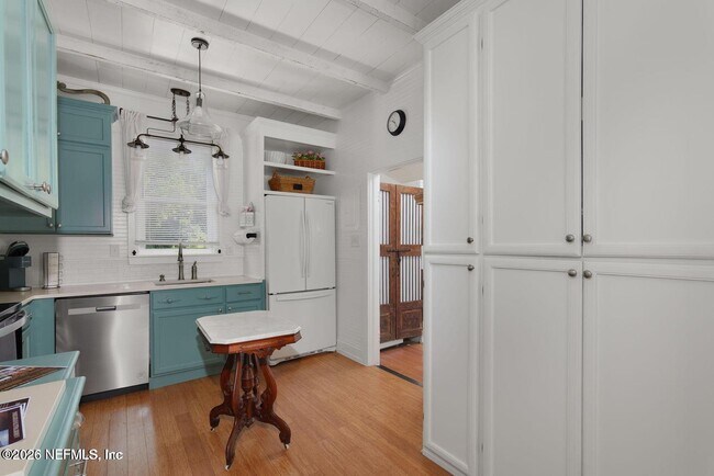 Building Photo - 251 Charlotte St