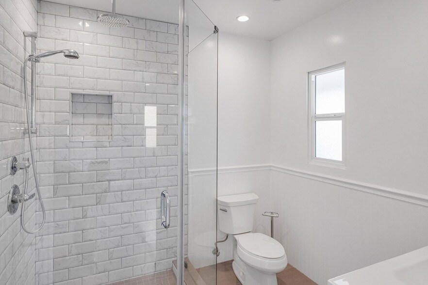 Building Photo - 1238 S Burnside Ave