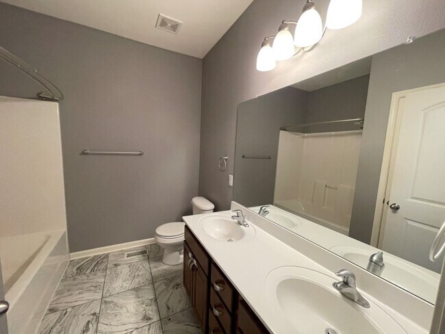 Building Photo - Ranch for rent in Omaha!