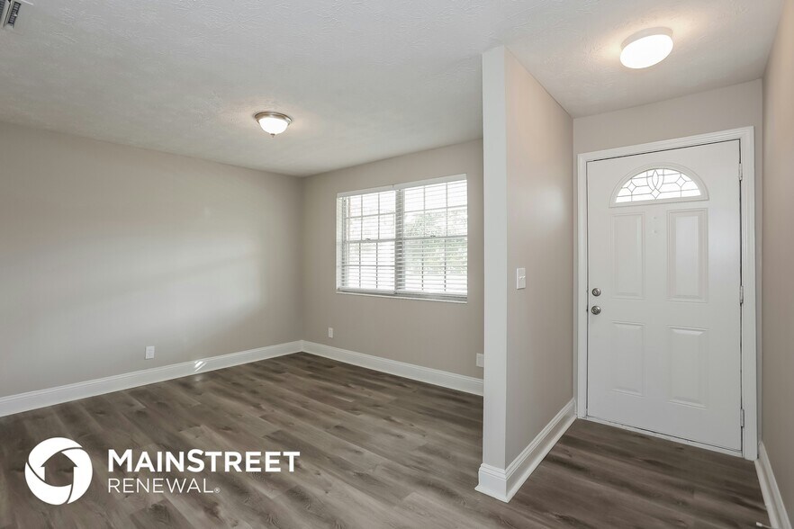 Building Photo - 7421 Deepwood Dr N