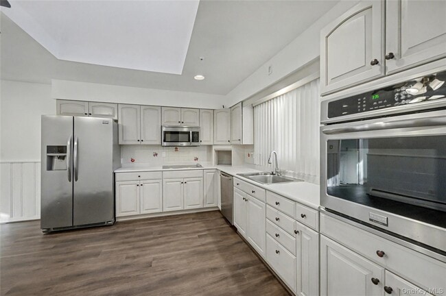 Building Photo - 38 Park Dr E