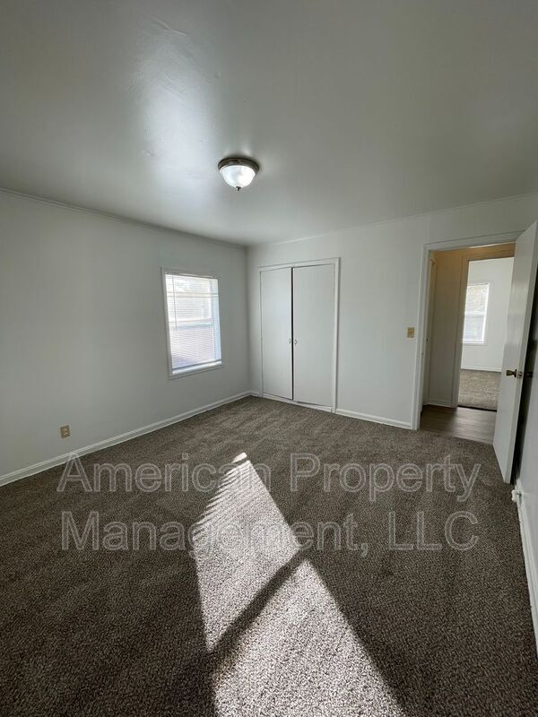 Building Photo - 2730 N Main St