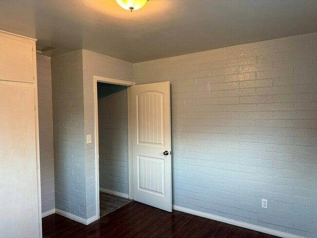 Building Photo - 3622 Ottawa Ave