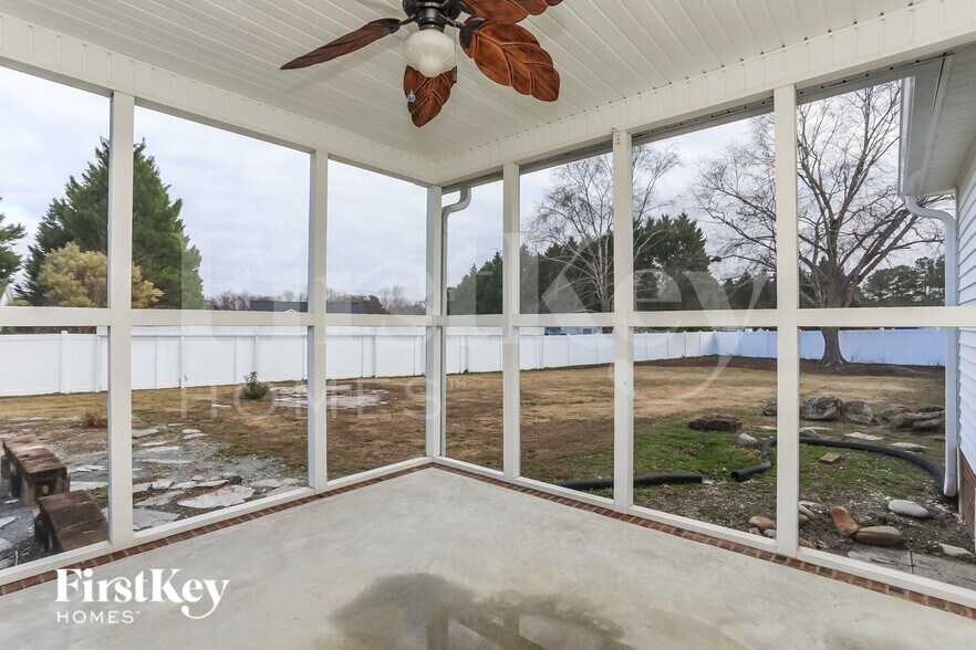 Building Photo - 132 Mary Ln