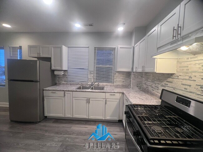 Building Photo - "Charming 3-Bed Gem in East Chicago – Spacious 1066 Sq Ft Retreat!"