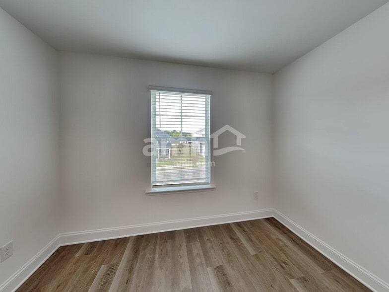 Building Photo - 1135 Livengood Wy