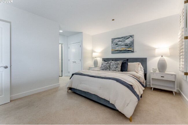 Building Photo - Elegant Riverfront Condo with Panoramic Vi...