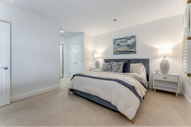 Building Photo - HALF MONTH FREE OF RENT Elegant Riverfront...