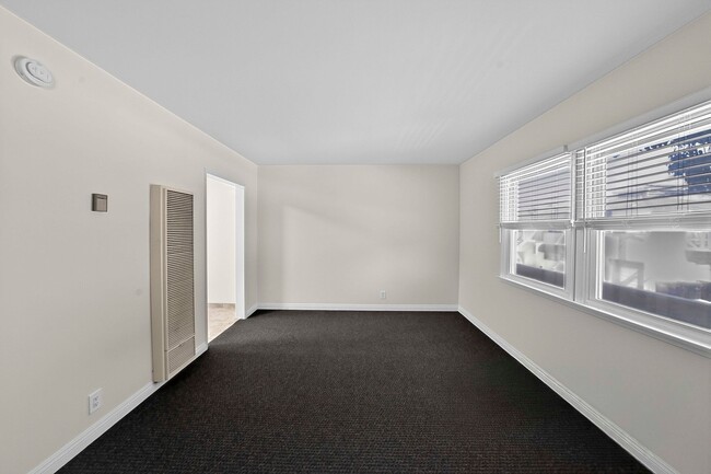 Building Photo - 75 Glendora Ave