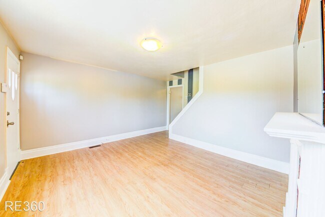 Building Photo - 4 br, 1 bath House - 1008 East Warrington ...