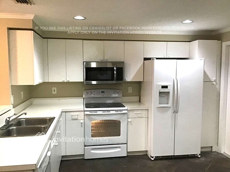 Building Photo - 1392 Coronado Rd