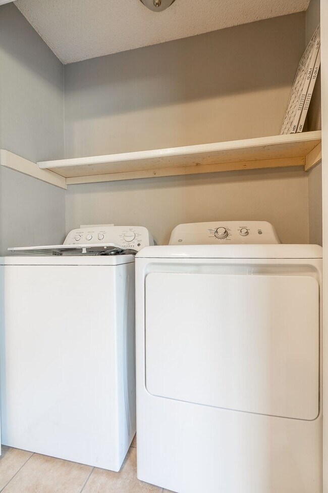 Building Photo - UPDATED 4-bedroom 3 bath Home in Fayetteville!!