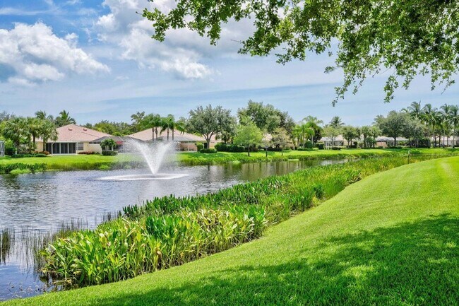 Building Photo - 923 Magdalena Rd