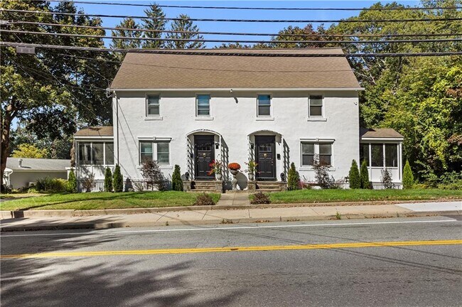 Building Photo - 476 Providence St