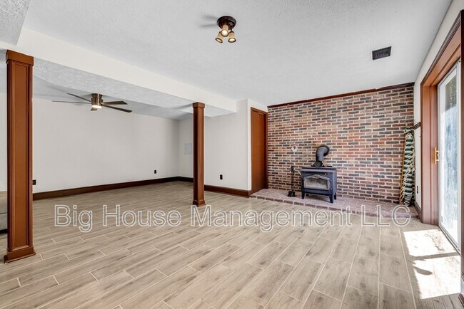 Building Photo - 1155 Old Linden Rd