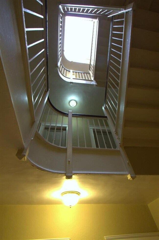 Building Photo - 28 Langdon St