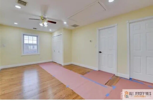 Building Photo - 607 Almon Ave