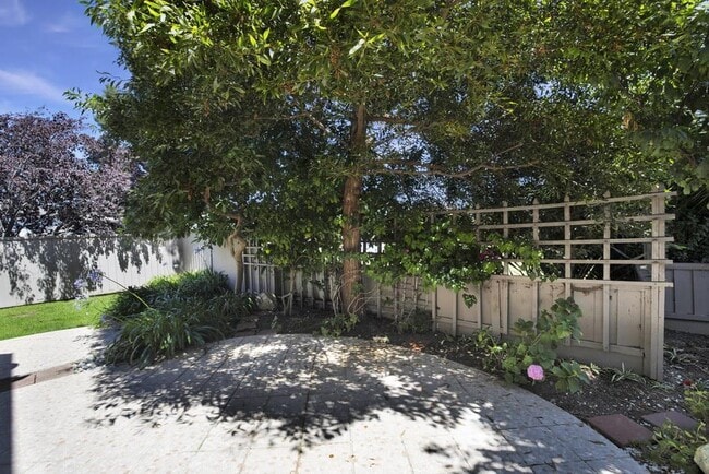 Building Photo - 976 Pizarro Ln