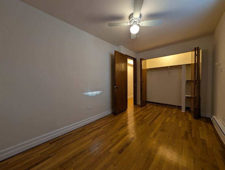 Building Photo - 813 W Cornelia Ave