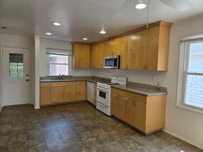 Building Photo - 3 BR / 1.75 BA detached single-family home...