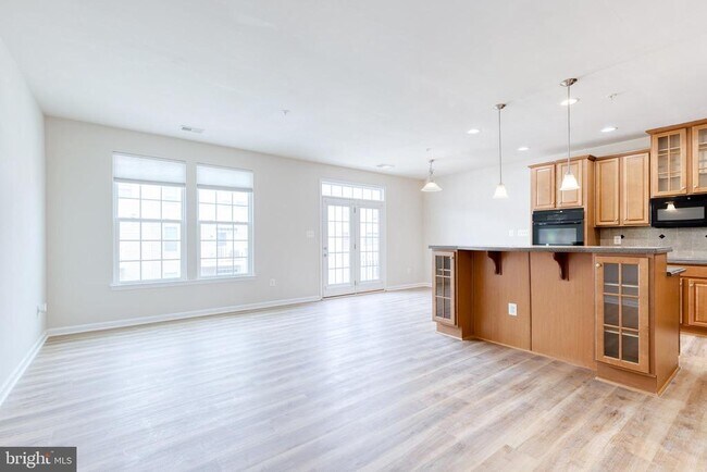 Building Photo - 365 Chessington Dr