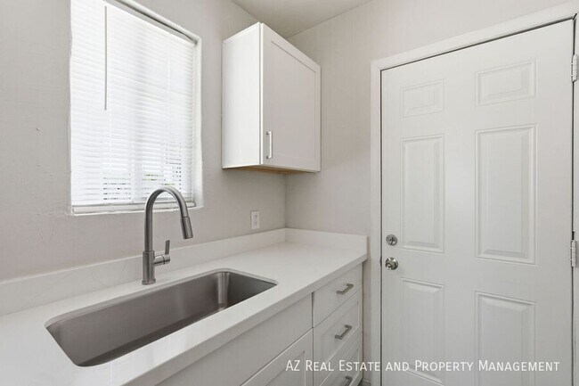 Building Photo - 1040 N 16th St