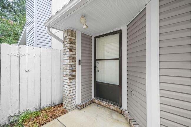 Building Photo - 3930 Balsam Dr