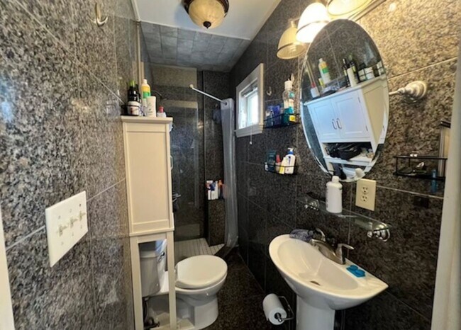 Building Photo - 69 Grove St