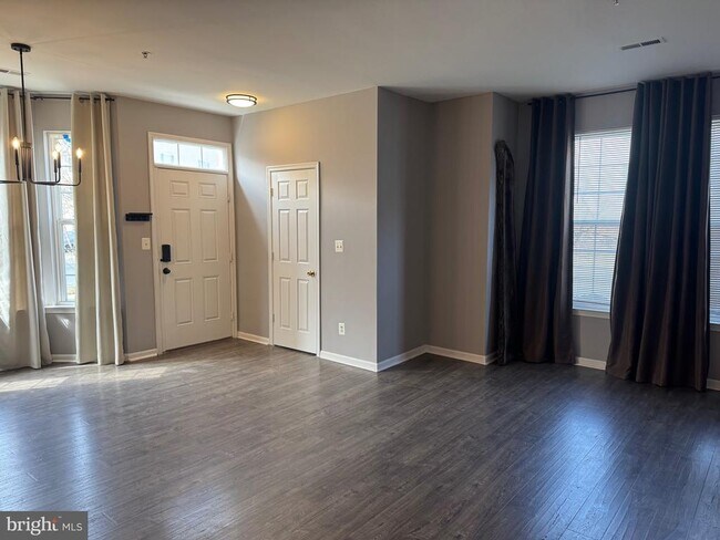 Building Photo - 1402 Blue Heron Dr