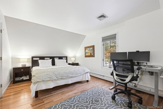 Building Photo - 12 Hildreth Rd S