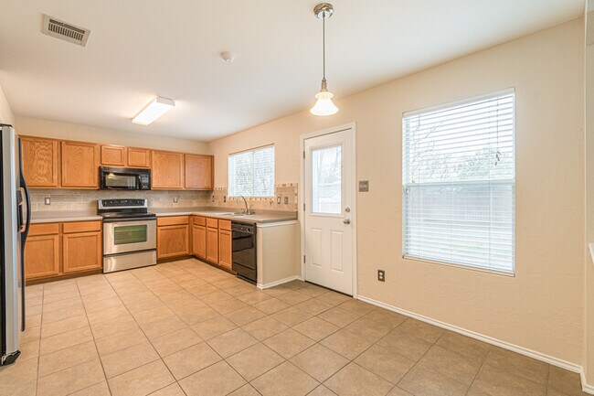 Building Photo - 137 Weeping Way