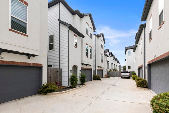 Building Photo - 846 Wakefield Dr